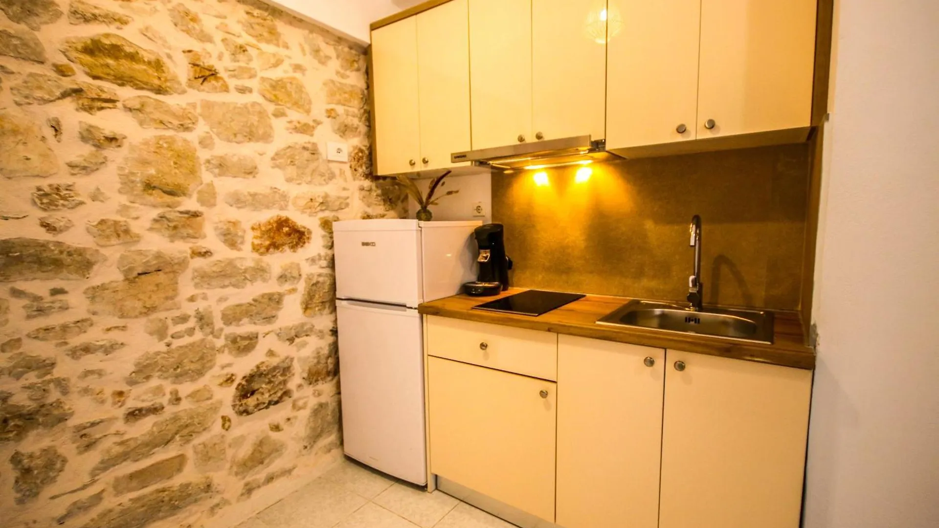 Faidra Hotel Himare Guest house