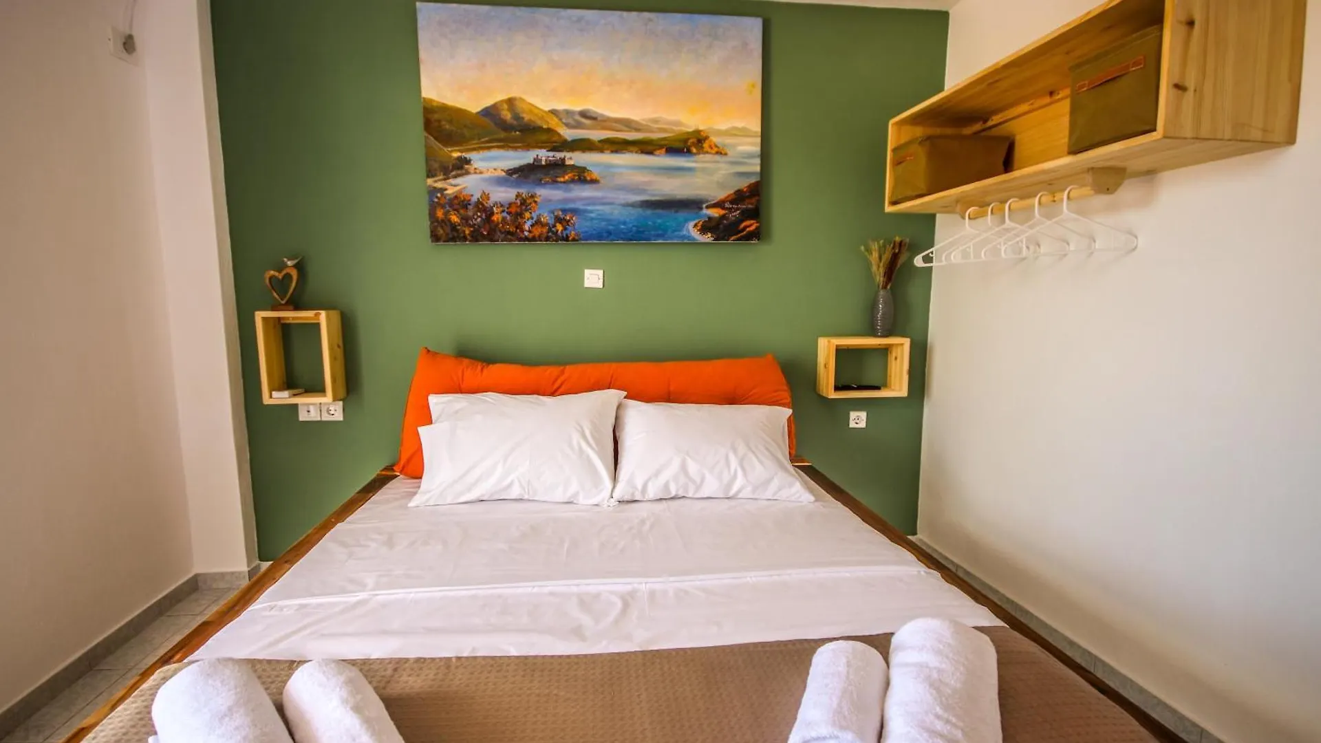 Faidra Hotel Himare Guest house