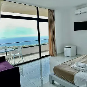 Hotel Wait 'n Sea, Himarë